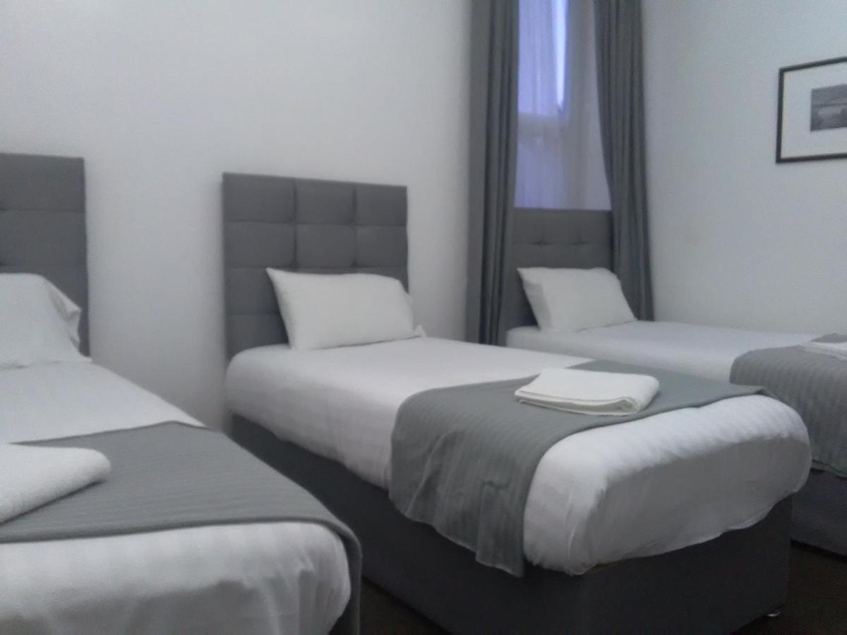Newcastle West Hotel & Bar Экстерьер фото