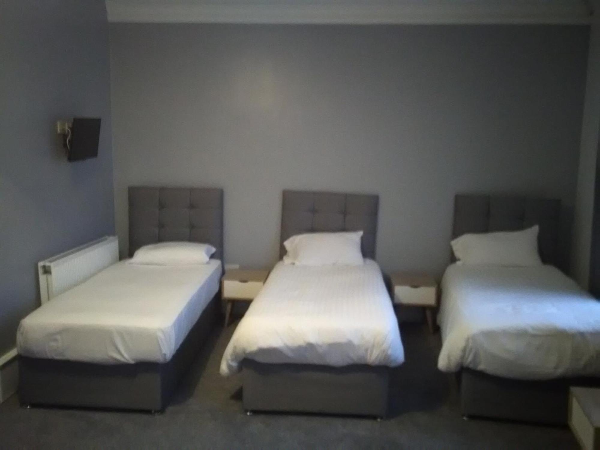 Newcastle West Hotel & Bar Номер фото
