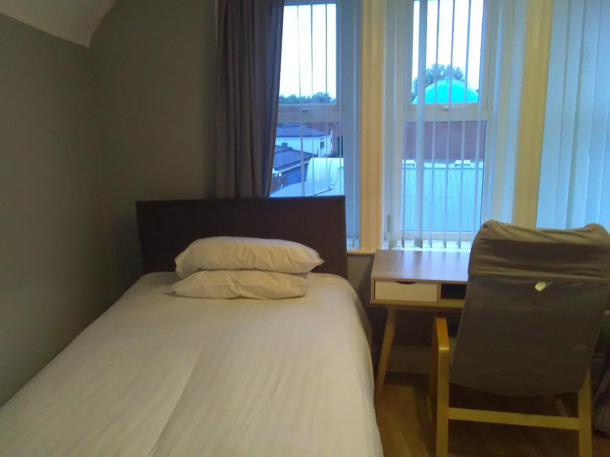 Newcastle West Hotel & Bar Номер фото