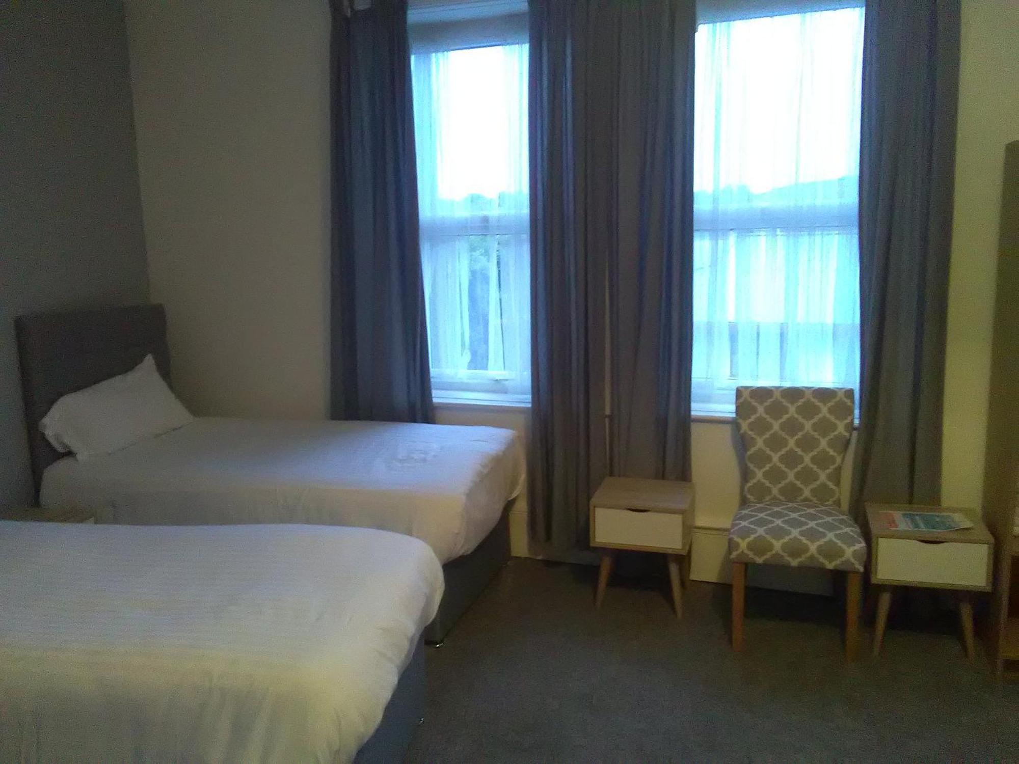 Newcastle West Hotel & Bar Номер фото