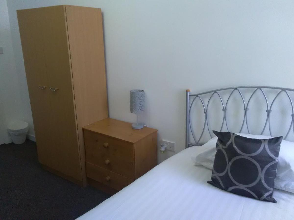 Newcastle West Hotel & Bar Экстерьер фото